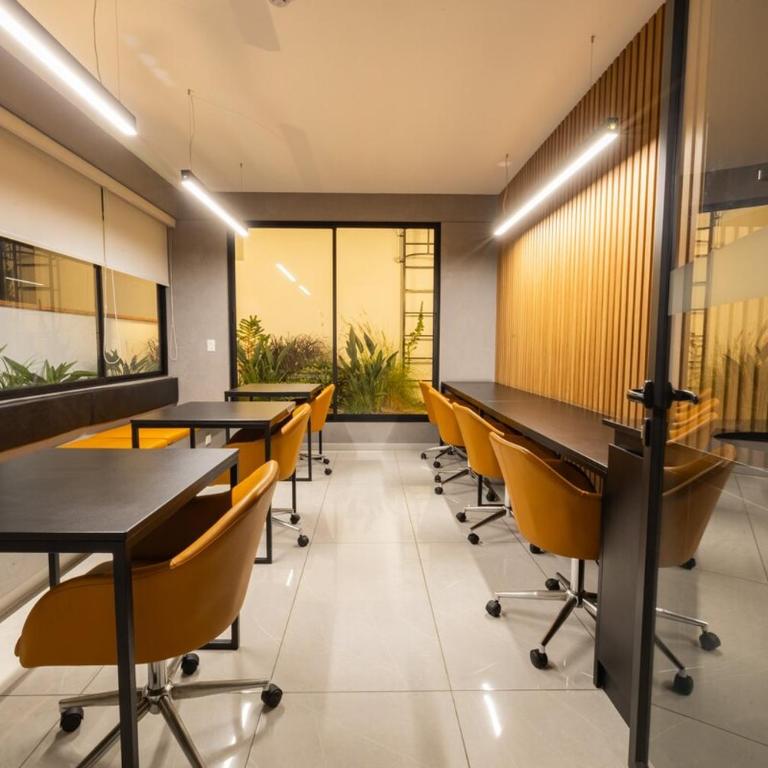 Bright & Modern 1BR w Balcony, WIFI, Free parking - One-Bedroom Apartment - 37