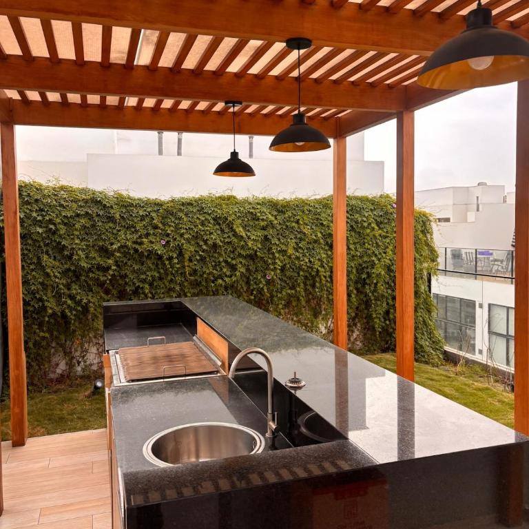 Luxury Miraflores apartment - Rooftop Pool & Gym - Two-Bedroom Apartment - 12