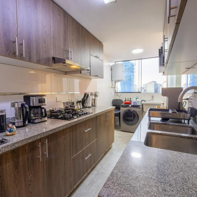 Avril Apto Spacious Miraflores Retreat Panoramic 4 bedroom - Four-Room Apartment - 50