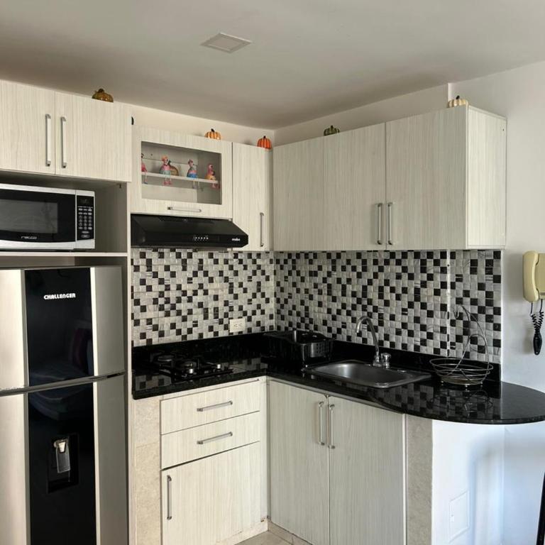 Nice and comfortable apartment near the beach - Two-Bedroom Apartment - 6