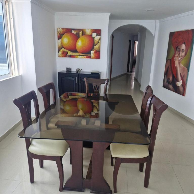 Beautiful apartment with a good oceanfront view - Three-Bedroom Apartment - 11