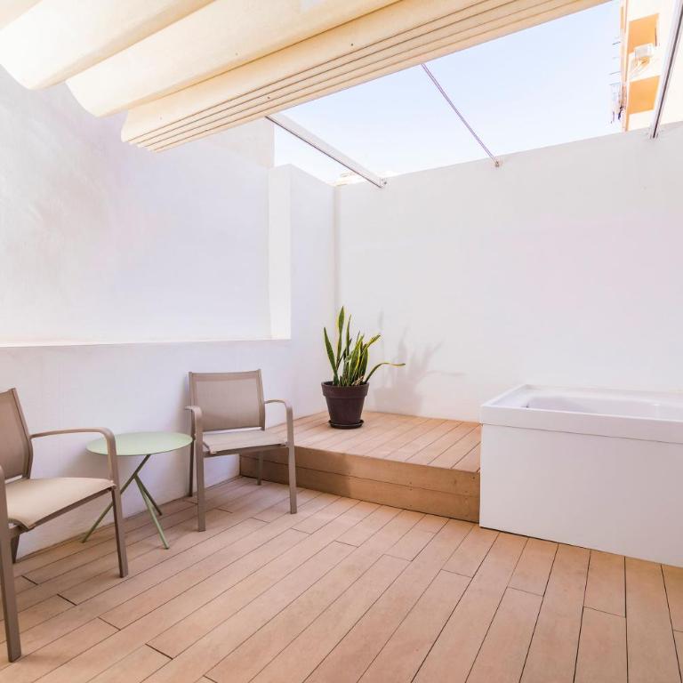 INNSiDE by Meliá Palma Center - Habitación Premium Innside con bañera de hidromasaje - 3