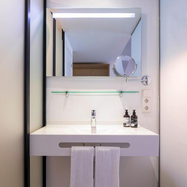 INNSiDE by Meliá Palma Center - Habitación Premium Innside con bañera de hidromasaje - 4