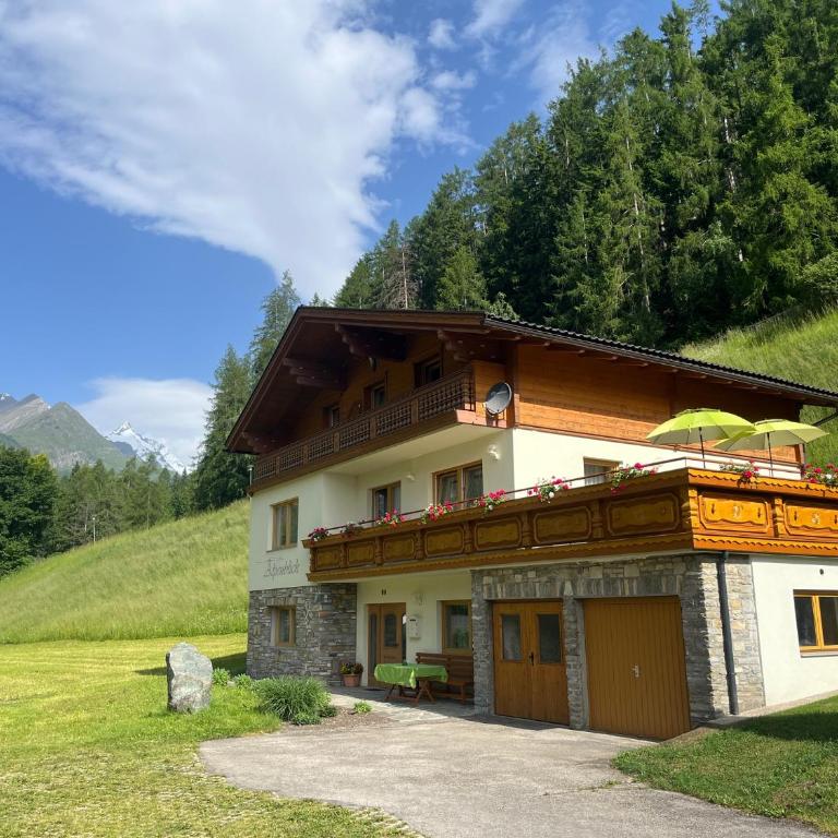 Ferienhaus Alpenblick, ganzes Ferienhaus, 5 Zi, 4 Bäder, gratis Parkplatz, Sonnenterrasse - Haus mit 5 Schlafzimmern - 2