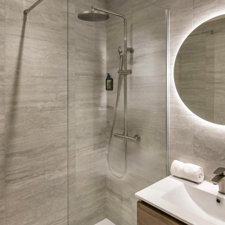 Best Western Plus Sanary - Chambre Lit King-Size Standard avec Canapé-Lit - Non-Fumeurs - 4