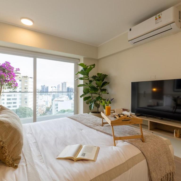 Miraflores Luxury Suite PS5 Massage Chair Dyson - Two-Bedroom Apartment with Balcony and Sea View - 4
