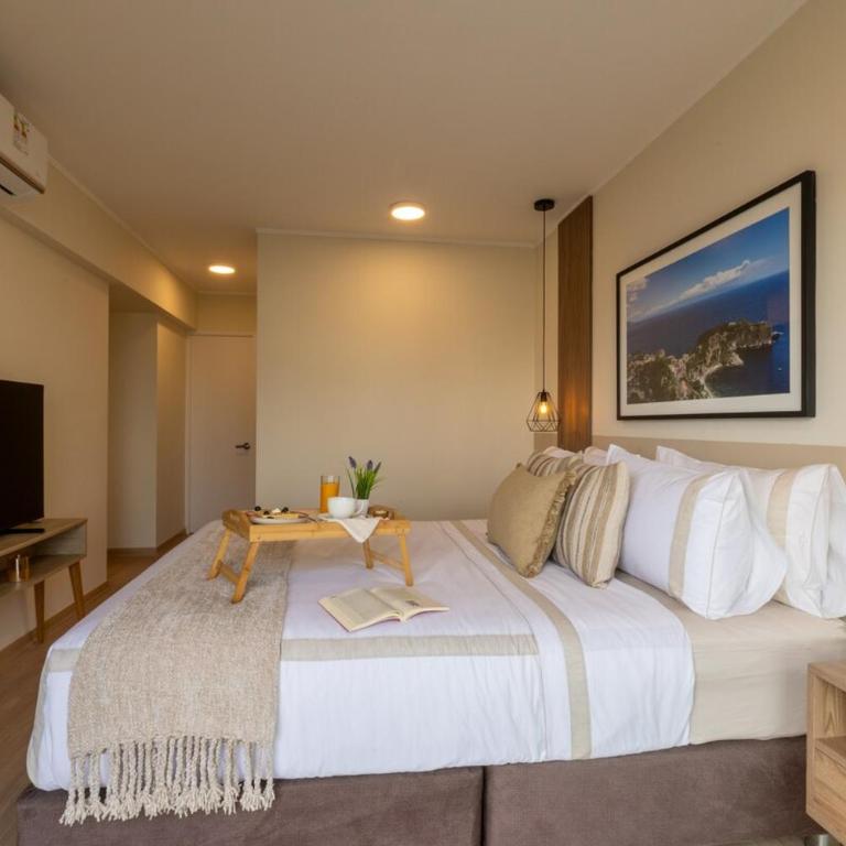 Miraflores Luxury Suite PS5 Massage Chair Dyson - Two-Bedroom Apartment with Balcony and Sea View - 84