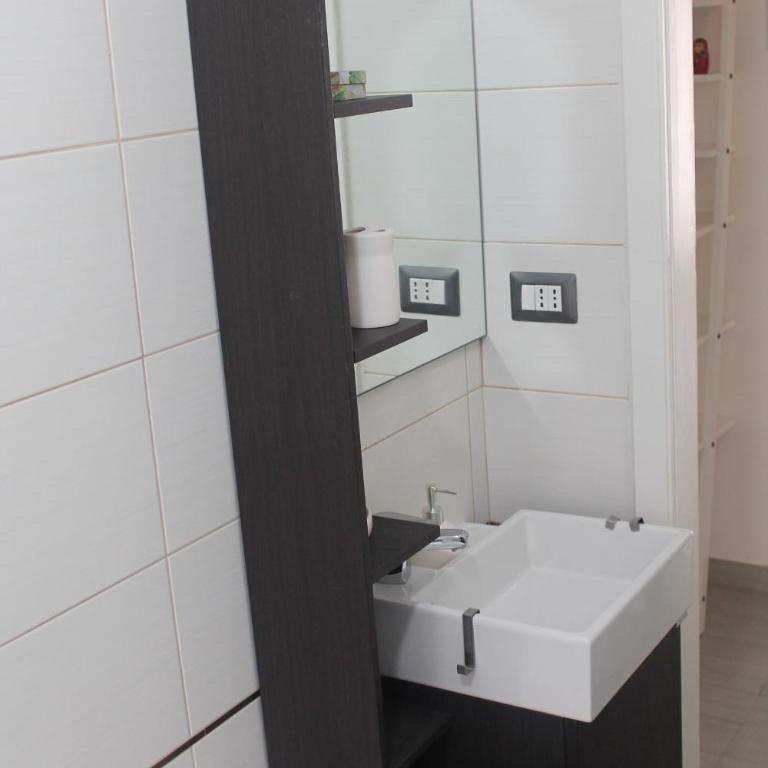 La Casa Di Nina - Camera Matrimoniale con Bagno Privato Esterno - 9