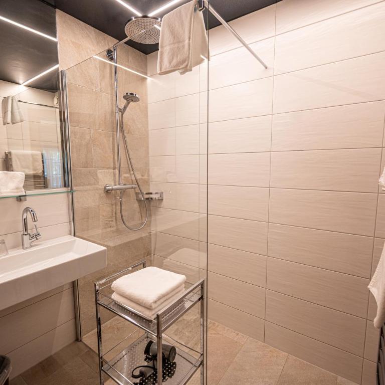 Hotel Hartenfels - Ferienwohnung mit Küchenzeile - 15