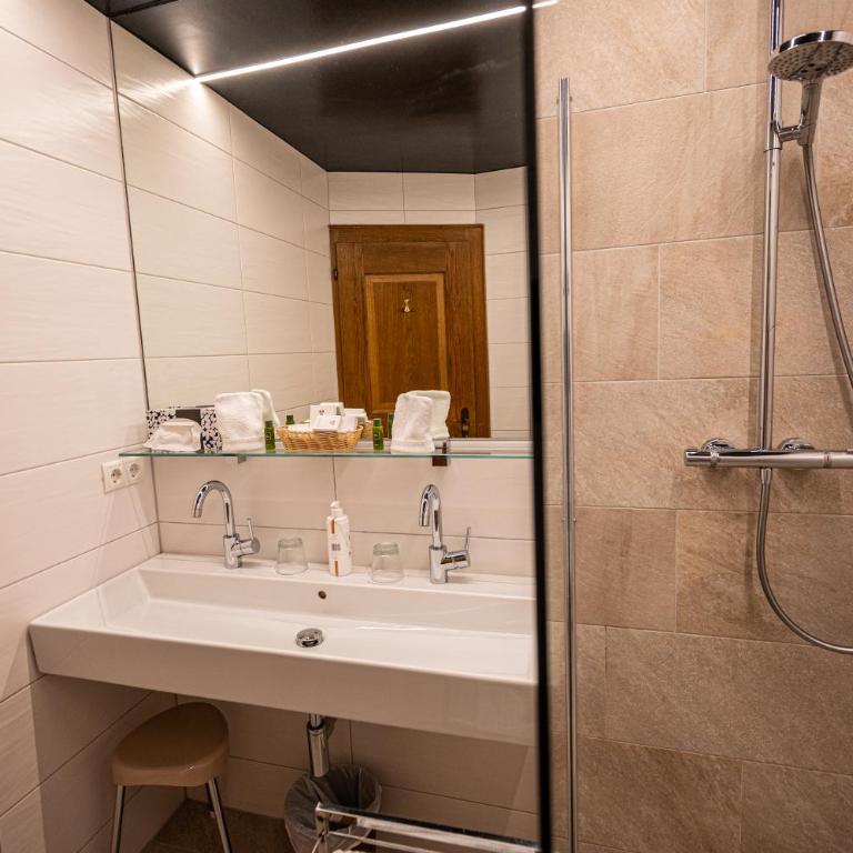 Hotel Hartenfels - Ferienwohnung mit Küchenzeile - 16