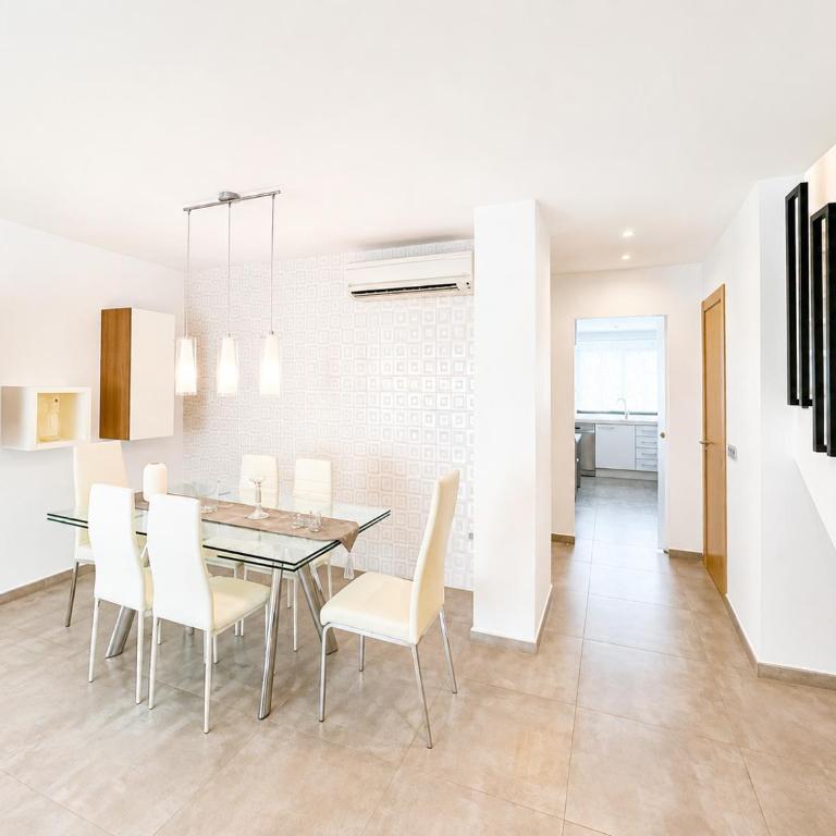 Spacious Family Townhouse in Cancelada, Near Golf Courses and the Beach - Three-Bedroom House - 3