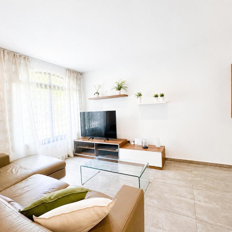 Spacious Family Townhouse in Cancelada, Near Golf Courses and the Beach - Three-Bedroom House - 14