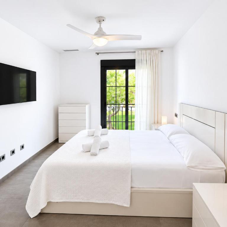 Spacious Family Townhouse in Cancelada, Near Golf Courses and the Beach - Three-Bedroom House - 5