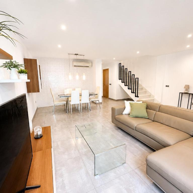 Spacious Family Townhouse in Cancelada, Near Golf Courses and the Beach - Three-Bedroom House - 2