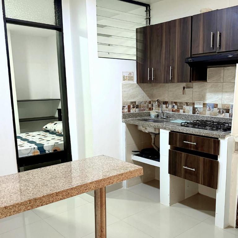 CASA ESTADIO MEDELLIN Apartamentos para Familias y Delegaciones Deportivas, a pocos minutos caminando del Estadio Atanasio Girardot - Laureles-Estadio - Apartment - 1