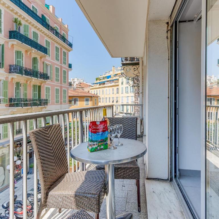 SUEDE 2 AP4208 By Riviera Holiday Homes - Appartement avec Balcon - 1