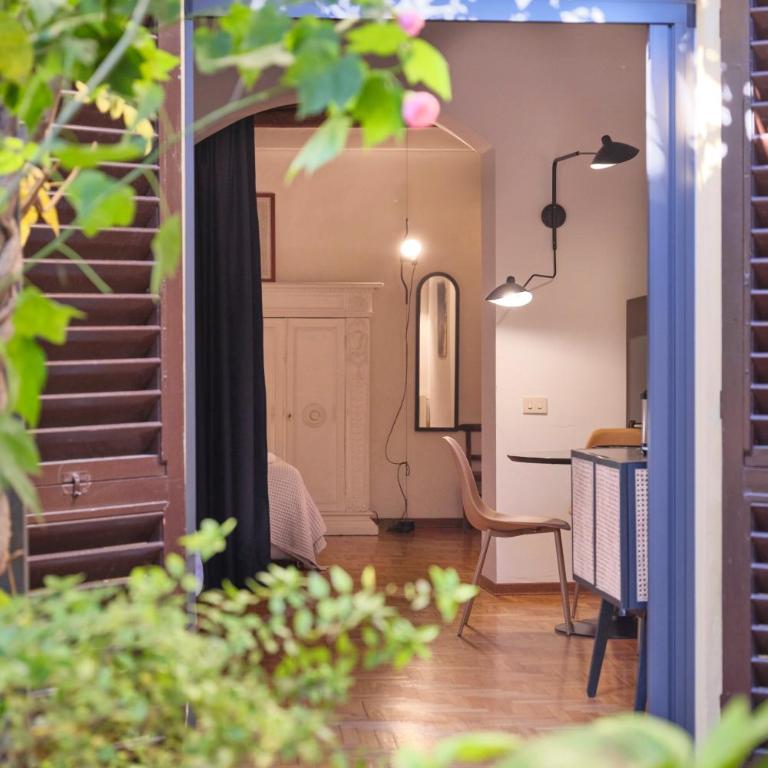Enchanting Apartment with Patio, Lungarno Firenze - One-Bedroom Apartment - 1