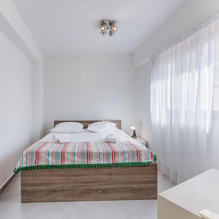 SUEDE 4 AP4210 By Riviera Holiday Homes - Apartment mit Balkon - 12