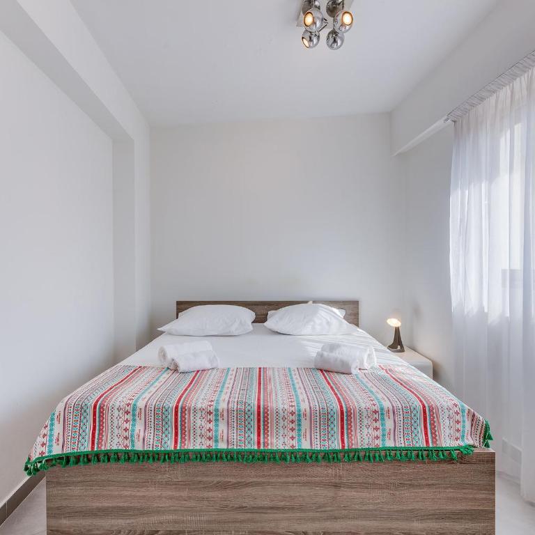 SUEDE 4 AP4210 By Riviera Holiday Homes - Apartment mit Balkon - 11