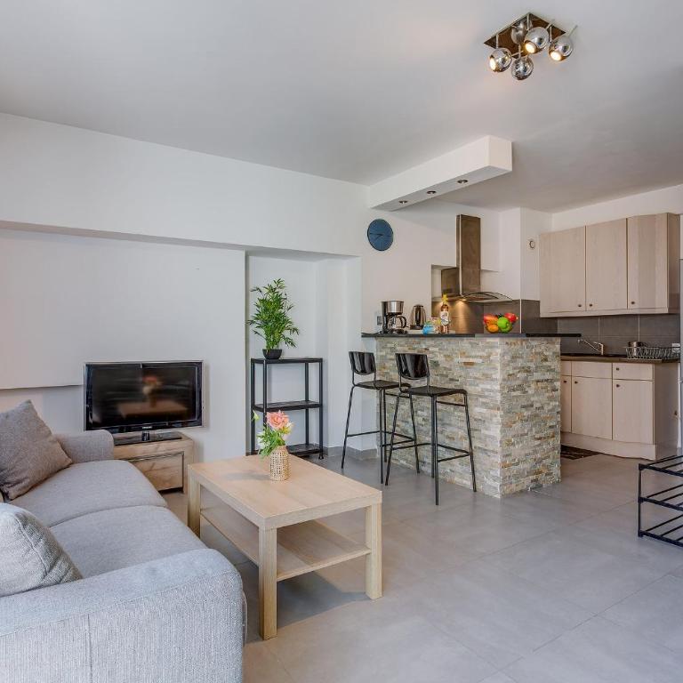 SUEDE 4 AP4210 By Riviera Holiday Homes - Apartment mit Balkon - 2