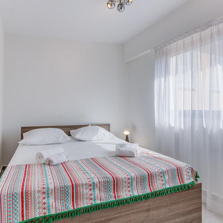SUEDE 4 AP4210 By Riviera Holiday Homes - Apartment mit Balkon - 13