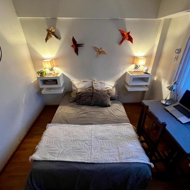 Abasto, 2 ambientes, departamento completo y práctico - One-Bedroom Apartment - 1