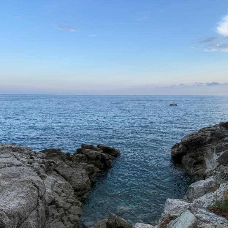 La finestra sul mare - appartamento vista mare con piscina - One-Bedroom Apartment - 33