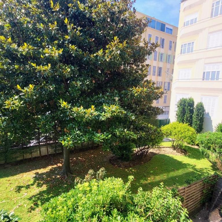 WeHost BARETY - Blooming Balcony Retreat - Central 3-4prs - Appartement - Vue sur Jardin - 14