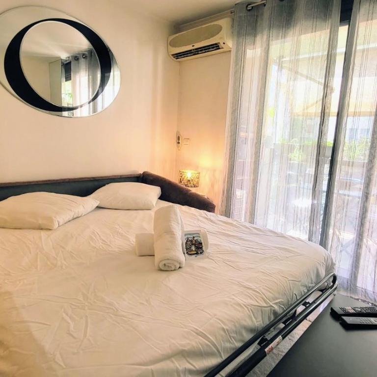 WeHost BARETY - Blooming Balcony Retreat - Central 3-4prs - Appartement - Vue sur Jardin - 9