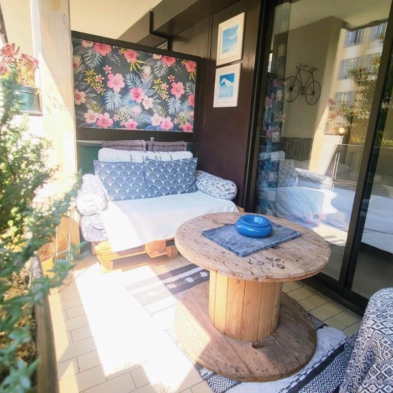 WeHost BARETY - Blooming Balcony Retreat - Central 3-4prs - Appartement - Vue sur Jardin - 3