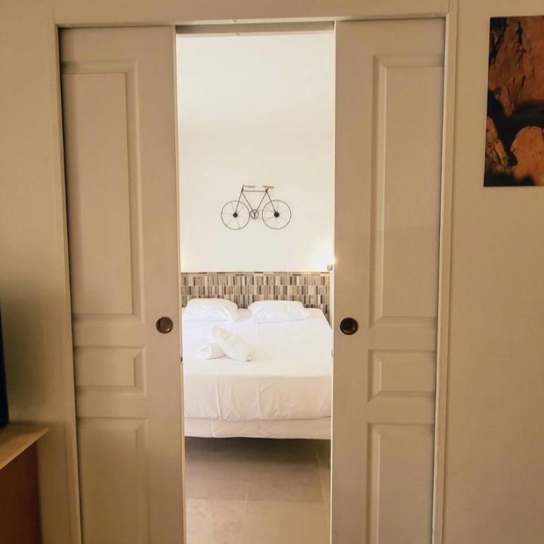 WeHost BARETY - Blooming Balcony Retreat - Central 3-4prs - Appartement - Vue sur Jardin - 18