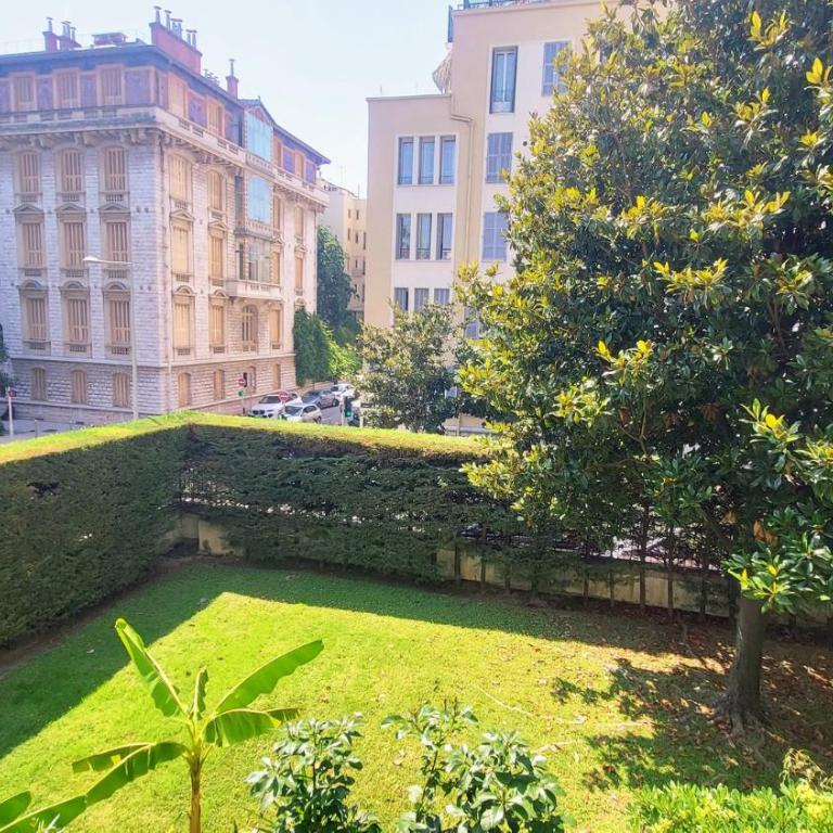 WeHost BARETY - Blooming Balcony Retreat - Central 3-4prs - Appartement - Vue sur Jardin - 15