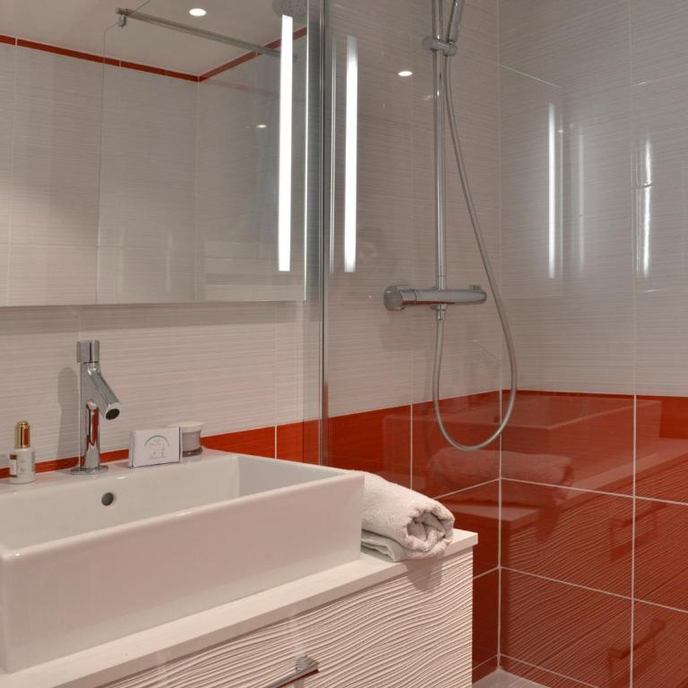 Grand appartement rénové · Proche pistes · Sud · Balcon · 11 pers · Animaux admis - Apartment mit 4 Schlafzimmern - 15
