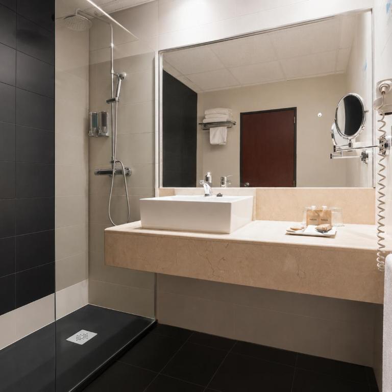 Hotel Chamartin The One - Doppel- oder Zweibettzimmer - 2