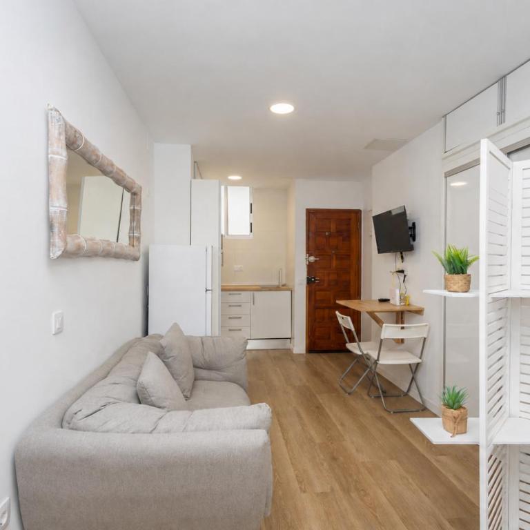 Cozy Studio Las Canteras - 2min Walk to Beach - Estudio Deluxe - 1