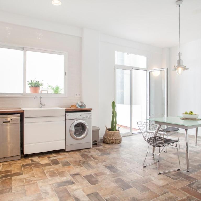 Spacious Family Apartment with Huge Terrace - Apartment - 13