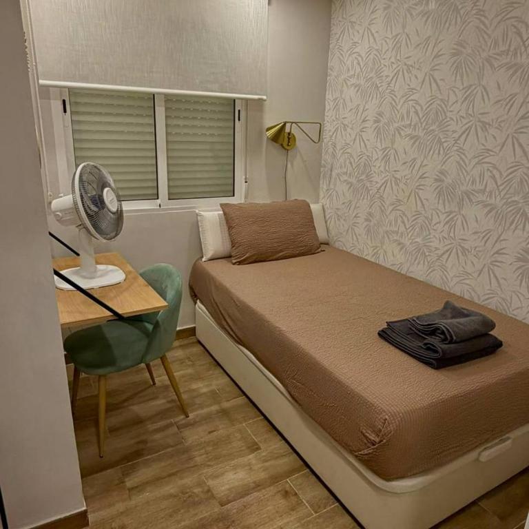 Málaga Chic Retreat & Terrace - Two-Bedroom Apartment - 19