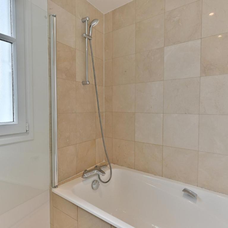 Lumineux & spacieux - Vue dégagée, Arc de Triomphe - Appartement - 21