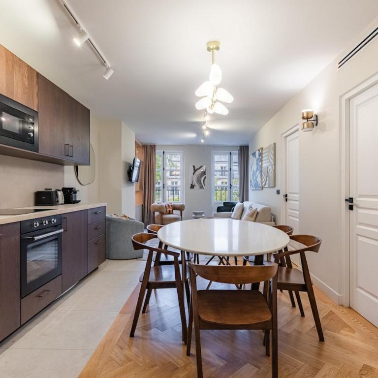 Elegant bright and air-conditioned 2 Bedroom apartment in Bastille - Appartement - 12