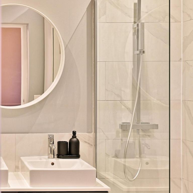 Spacious 4 bedrooms - Paris 11th with style - Appartamento - 12