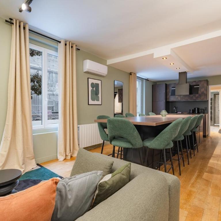 Exceptional triplex with 6 bedrooms & air conditioning - Apartment - 3