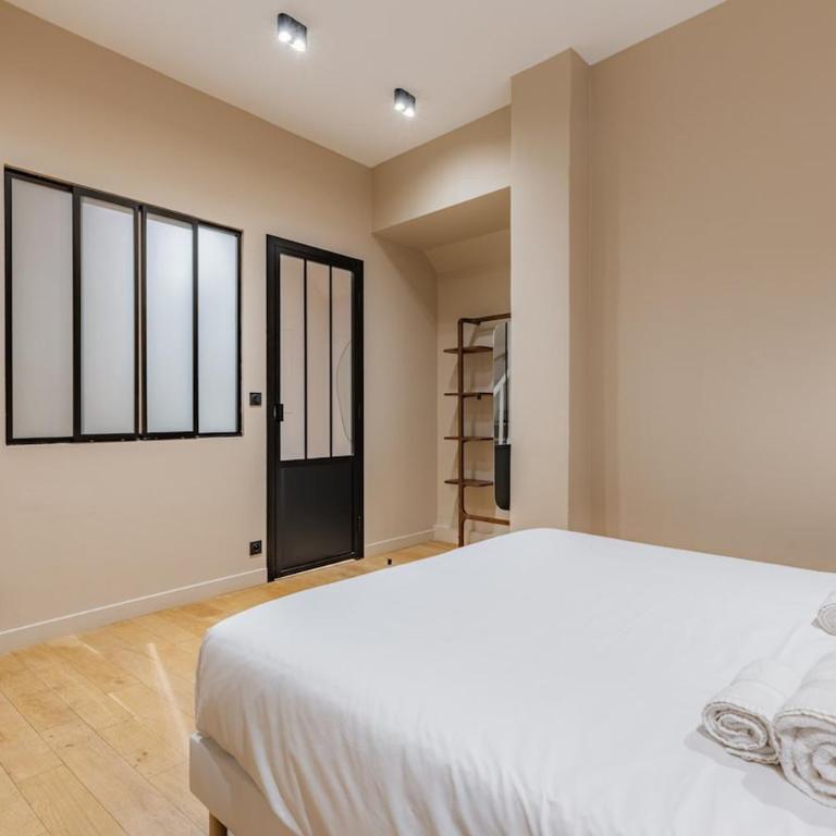 Exceptional triplex with 6 bedrooms & air conditioning - Apartment - 21