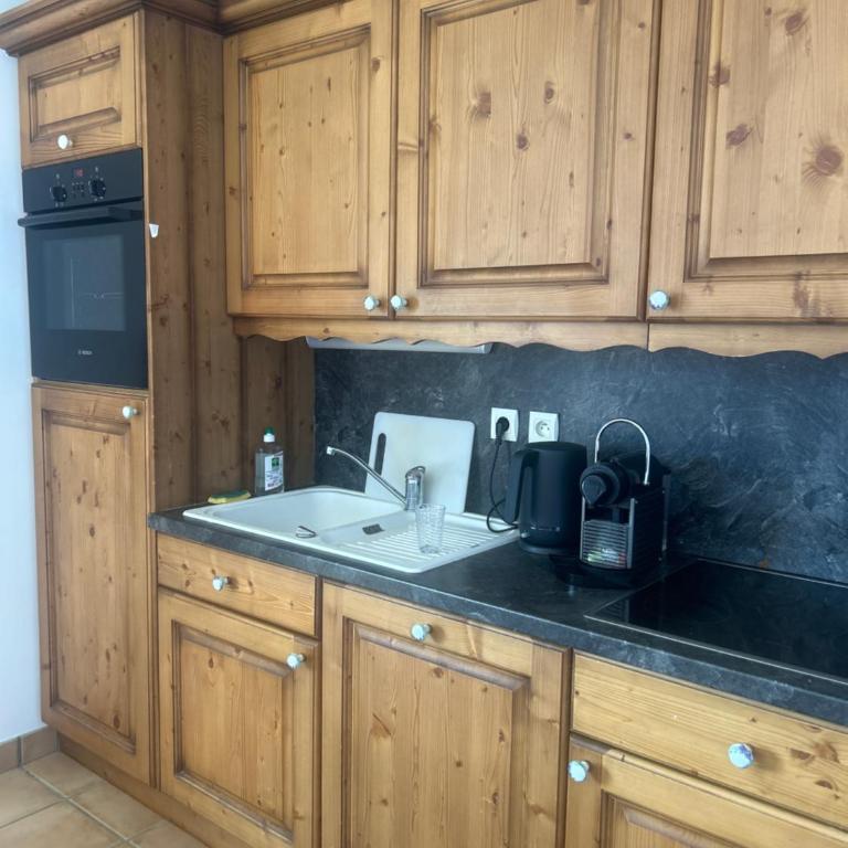 Chalet des Eucherts - La Rosiere- Appartement spacieux, 112 m2, 4 chambres pour 9-10 personnes, 300 m des pistes, parking privé, Vue exceptionnelle - Apartment - 9