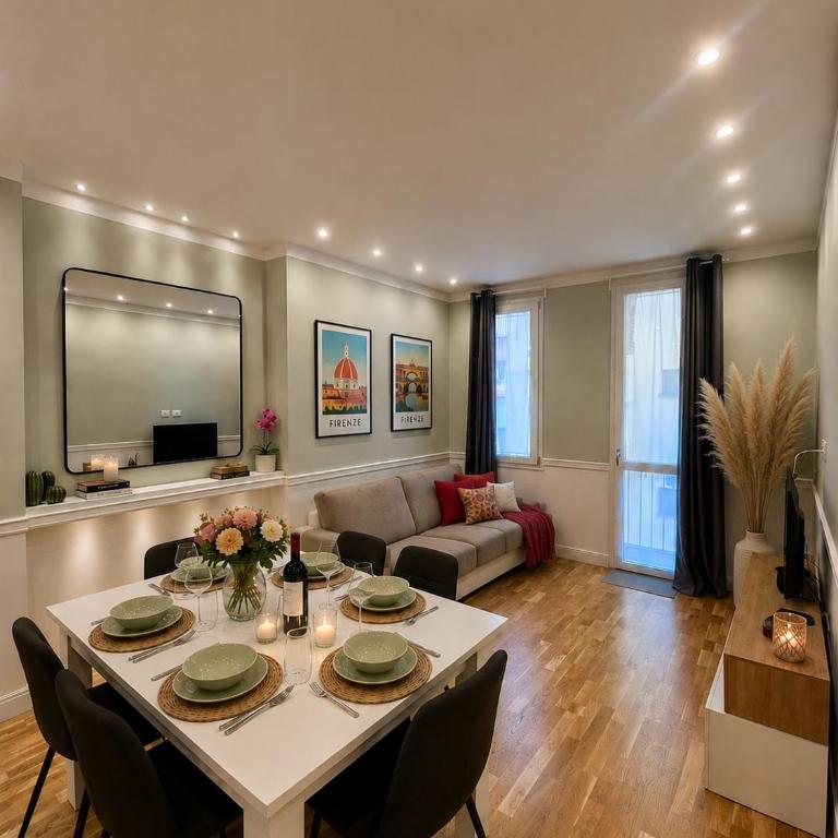 Residenza Claudia - Steps from the Tram - Two-Bedroom Apartment with Balcony - 1