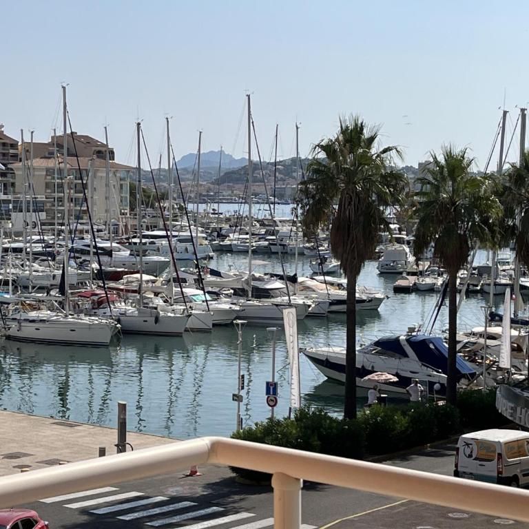 Port Frejus, Rives Latines, T2 vue port 40m2 - Appartement 1 Chambre avec Balcon et Vue sur Mer - 1