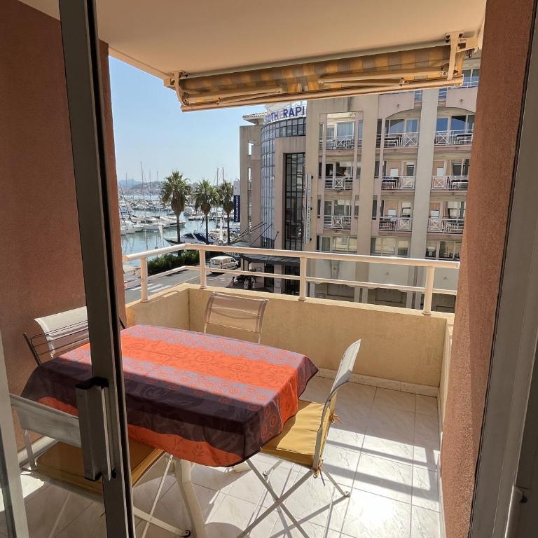 Port Frejus, Rives Latines, T2 vue port 40m2 - Appartement 1 Chambre avec Balcon et Vue sur Mer - 5