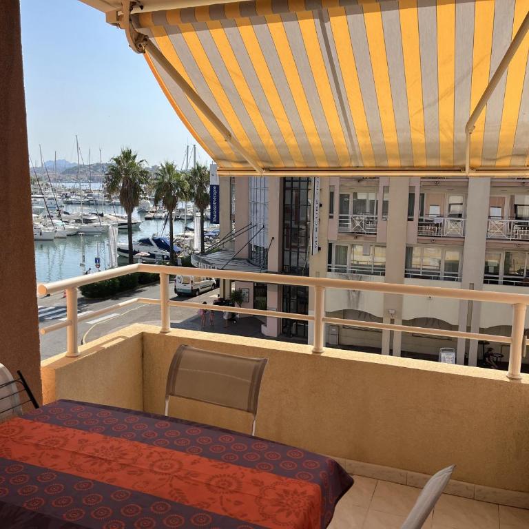 Port Frejus, Rives Latines, T2 vue port 40m2 - Appartement 1 Chambre avec Balcon et Vue sur Mer - 9