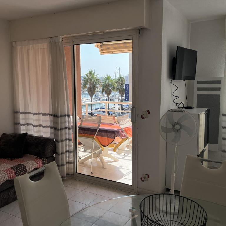 Port Frejus, Rives Latines, T2 vue port 40m2 - Appartement 1 Chambre avec Balcon et Vue sur Mer - 11