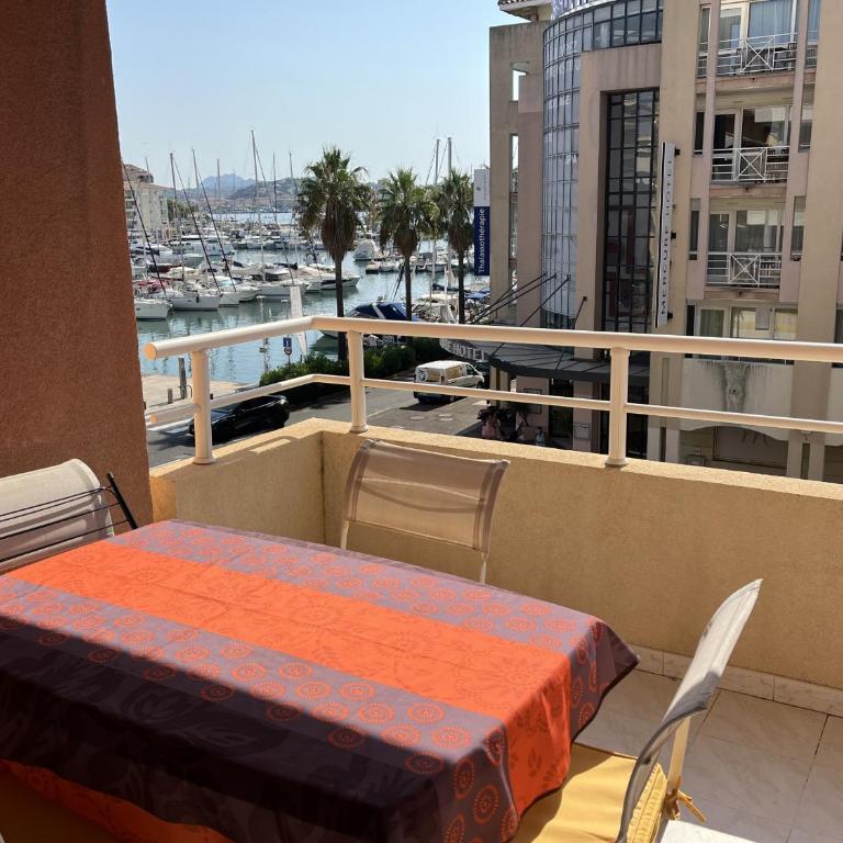 Port Frejus, Rives Latines, T2 vue port 40m2 - Appartement 1 Chambre avec Balcon et Vue sur Mer - 17