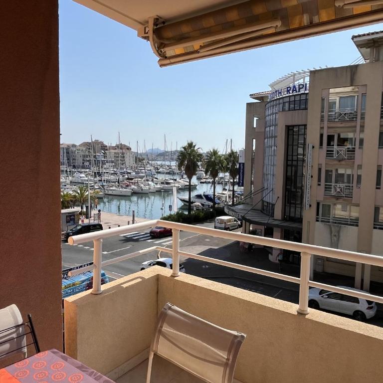 Port Frejus, Rives Latines, T2 vue port 40m2 - Appartement 1 Chambre avec Balcon et Vue sur Mer - 21
